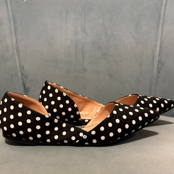 Journee Collection 6 Polka Dot Pointed Flats - Picture 6 of 8